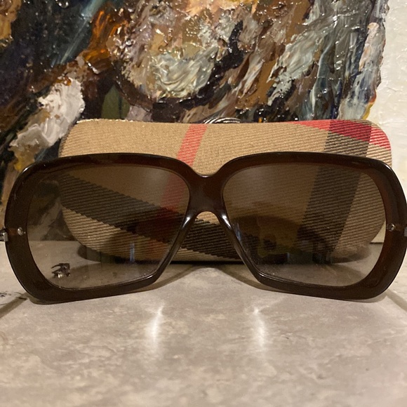 Burberry Sunglasses with Case - Picture 5 of 9